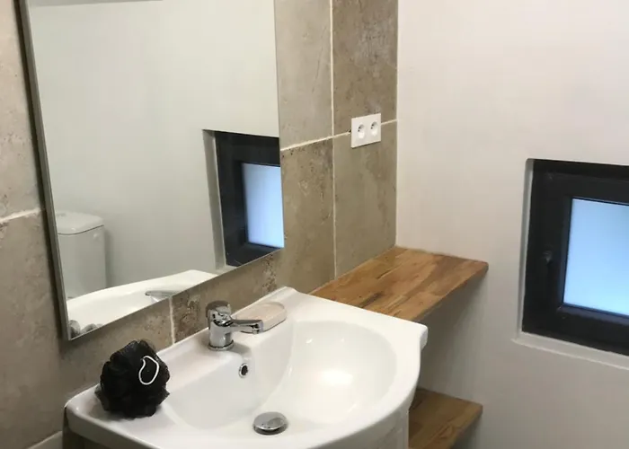 Au Milieu Des Bois Hébergement de vacances *